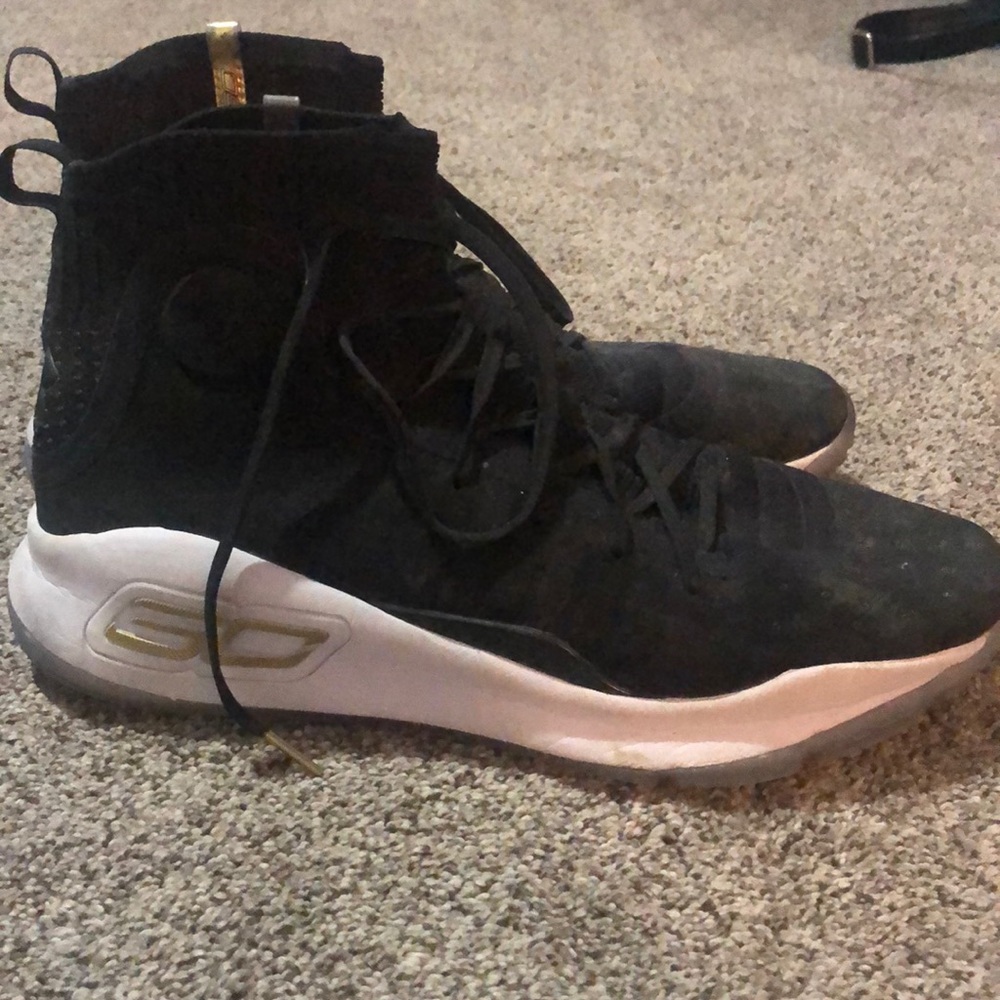 Men’s basketball shoes